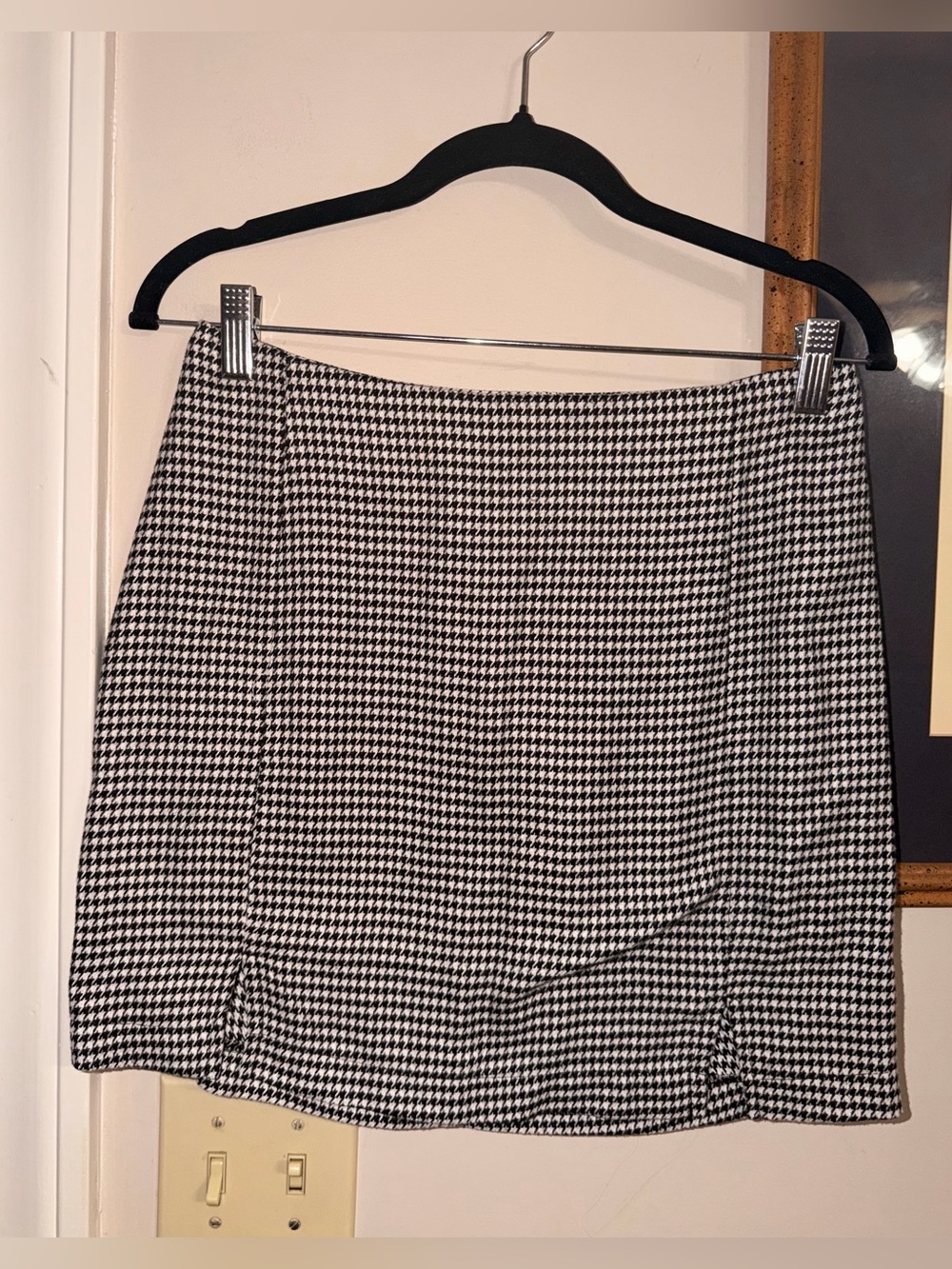 love on a hanger Black and White Houndstooth Mini Skirt